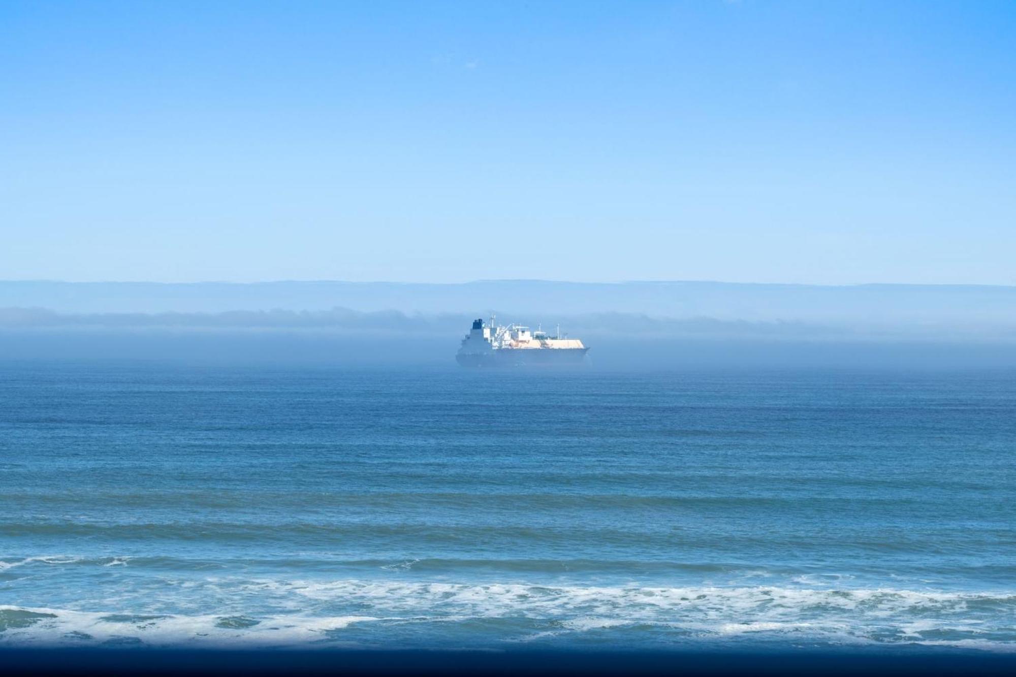 Sea Spray A410 By Host Agents *